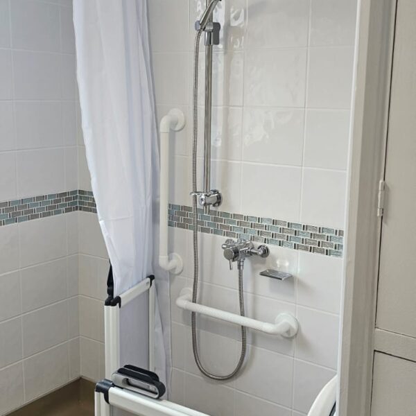 db504ed1-fc60-47ff-b245-486cbf4e3809