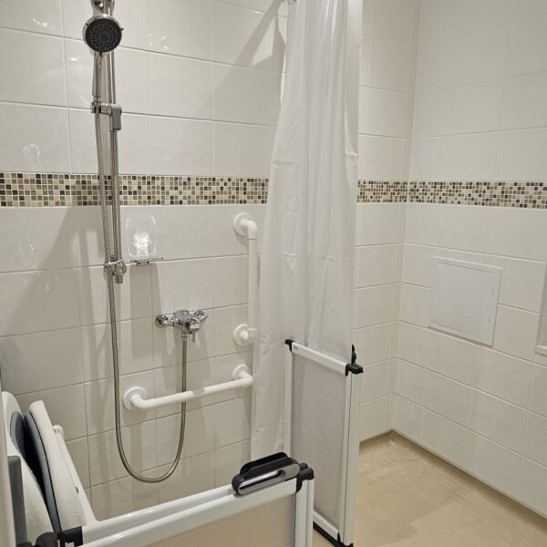 e8f68c43-5db4-4a16-9e06-e75afda24501